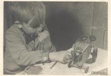 Ellenőrzés kissé felületes, mert a bal első kerék defektes